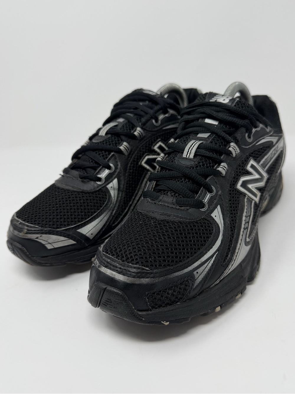 New Balance 425 Men’s Black and Silver Athletic Sneakers Sz. 7.5